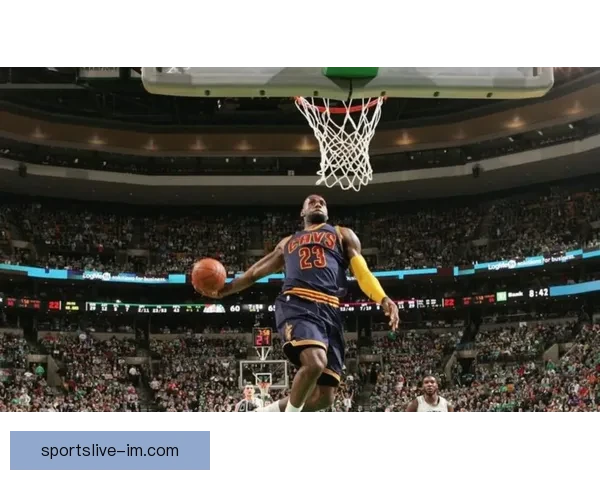 詹姆斯昨日惊人劈扣起跳三点二米入网速度接近五十公里